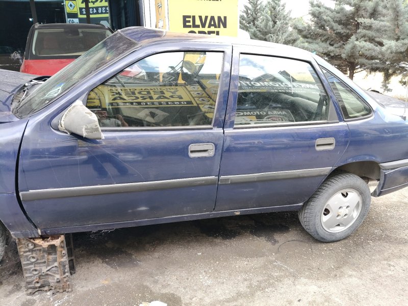 1991 - 1995 Opel Vectra A Çıkma Sol Ön Kapı