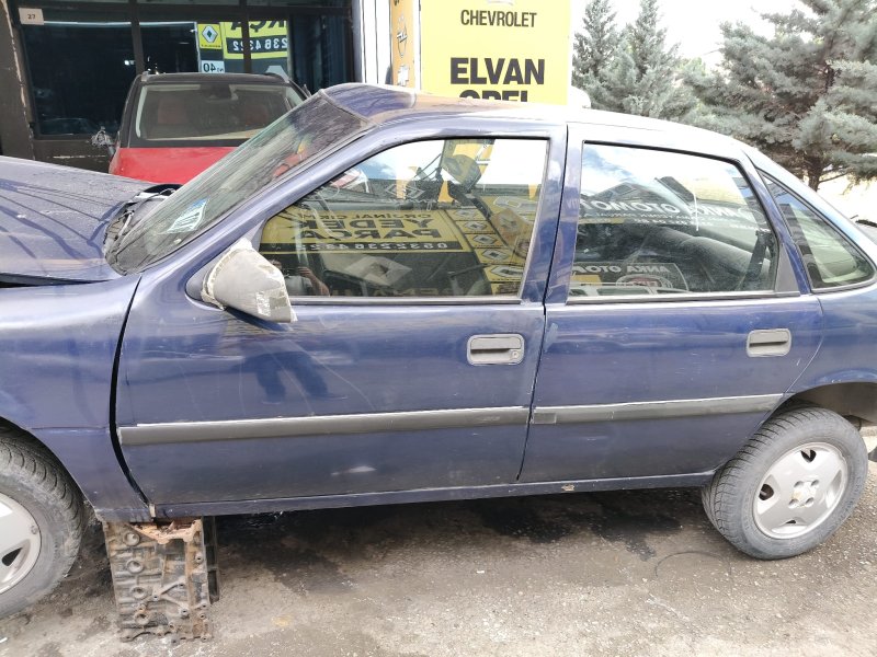 1991 - 1995 Opel Vectra A Çıkma Sol Ön Kapı