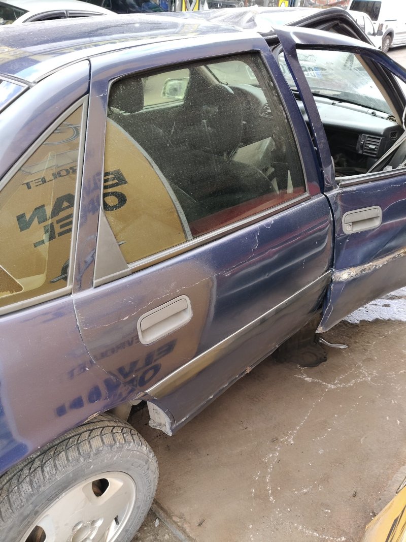 1991 - 1995 Opel Vectra A Çıkma Sağ Arka Kapı