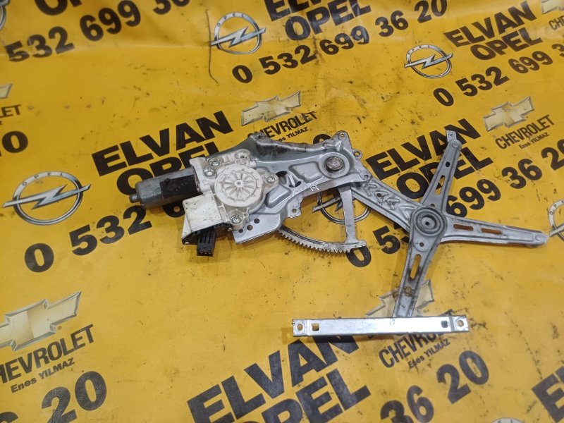 2011 - 2013 Chevrolet Aveo T300 Çıkma Sağ Ön Cam Krikosu Adapazarı