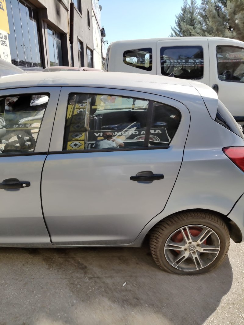2007 - 2012 Opel Corsa D Çıkma Orjinal Sol Arka Kapı - GM