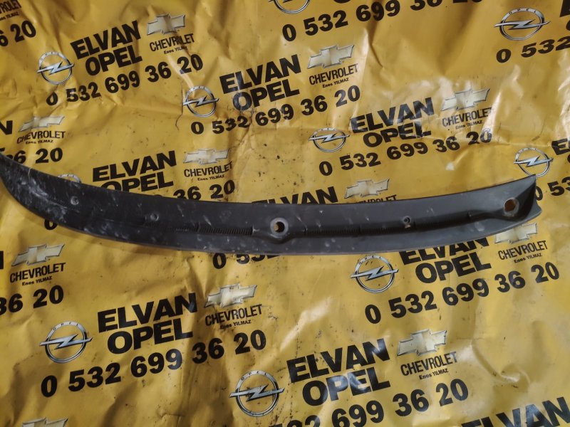 1991 - 2001 Opel Astra F Çıkma Silecek Alt Plastiği