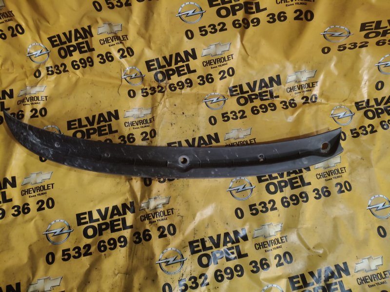 1991 - 2001 Opel Astra F Çıkma Silecek Alt Plastiği