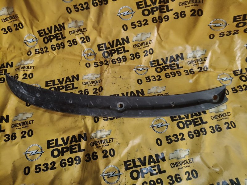 1991 - 2001 Opel Astra F Çıkma Silecek Alt Plastiği