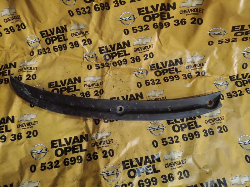 1991 - 2001 Opel Astra F Çıkma Silecek Alt Plastiği